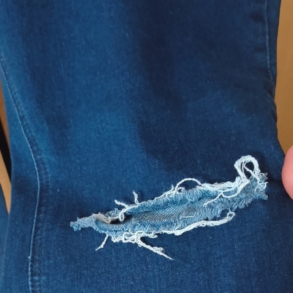 Forever 21+ Women's Dark Blue Ripped Skinny Jeans Size 14 - Picture 4 of 7